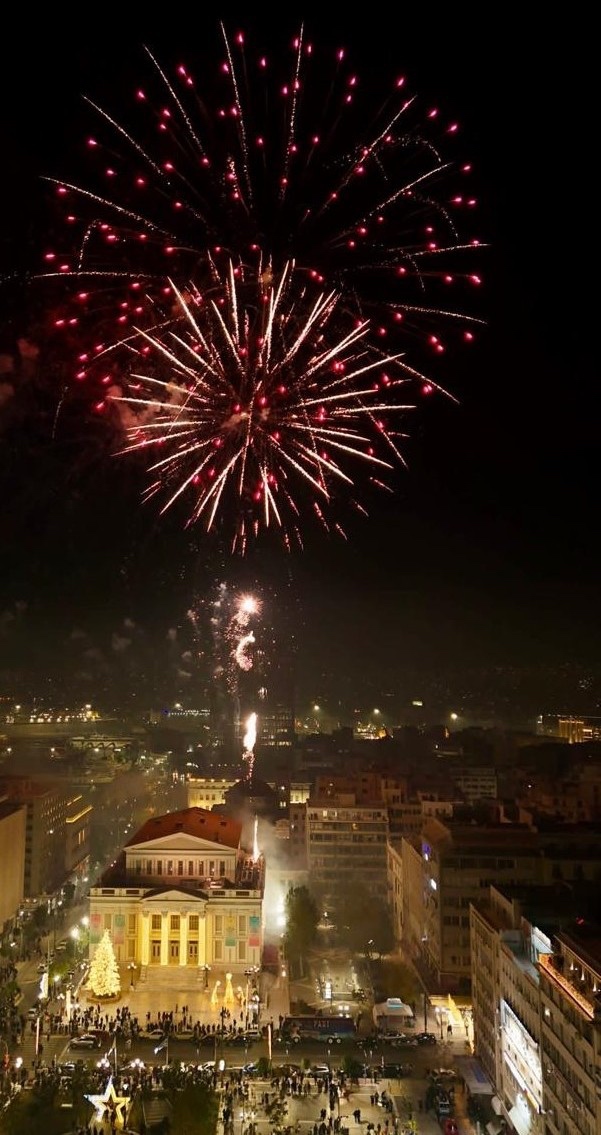 Ο Πειραιάς καλωσόρισε το 2026 με ένα εκθαμβωτικό υπερθέαμα