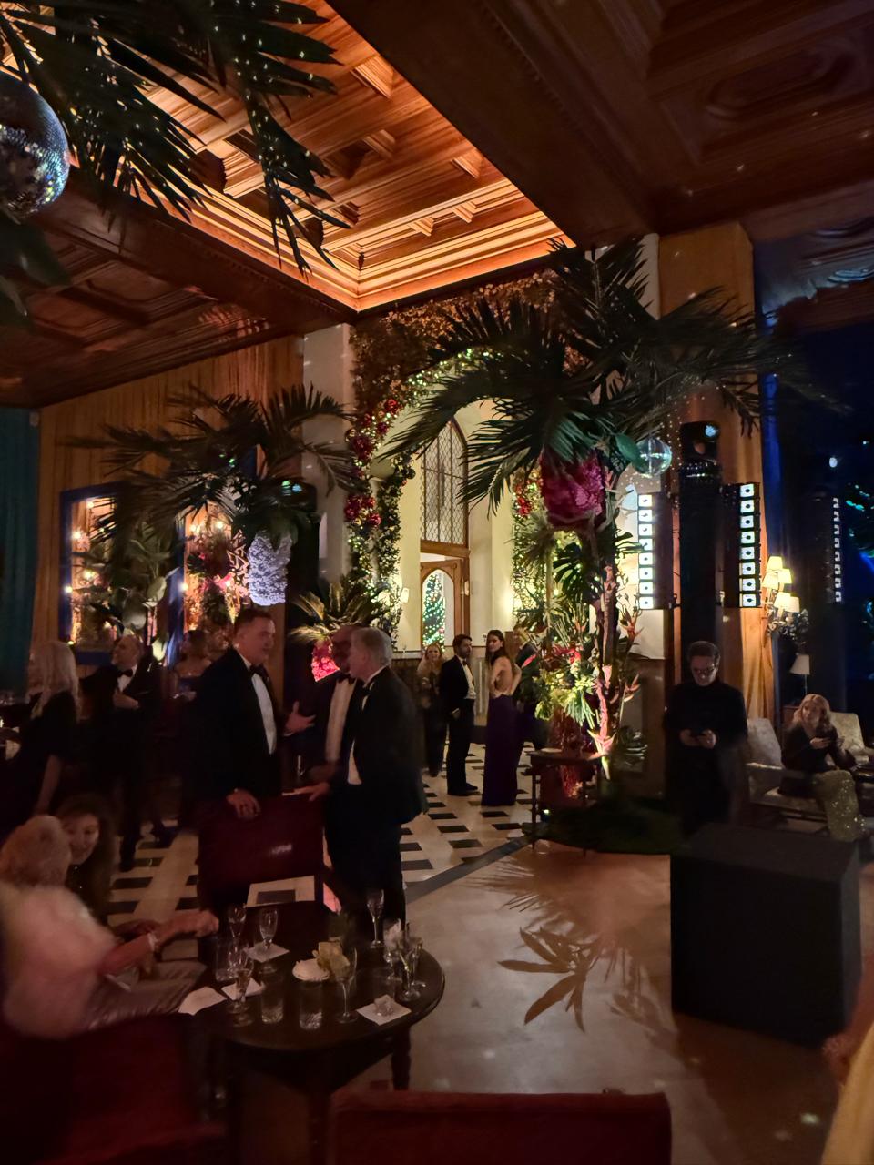 Οι καλεσμένοι αρχίζουν να καταφθάνουν για το Πρωτοχρονιάτικο ρεβεγιόν του Badrutt’s Palace