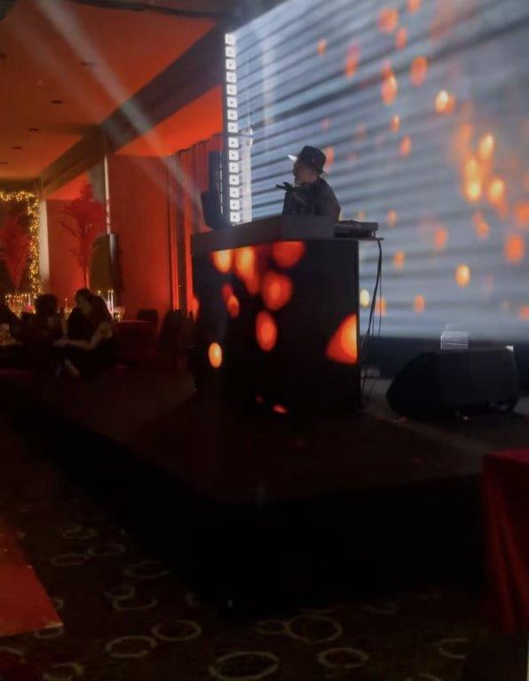 O dj ξεσήκωσε με τις μουσικές του επιλογές