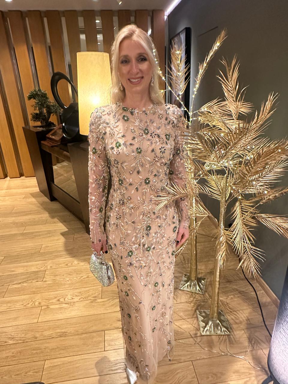 H Έλενα Μητσοπούλου με εντυπωσιακή τουαλέτα της ΝτενιζΕλευθερίου