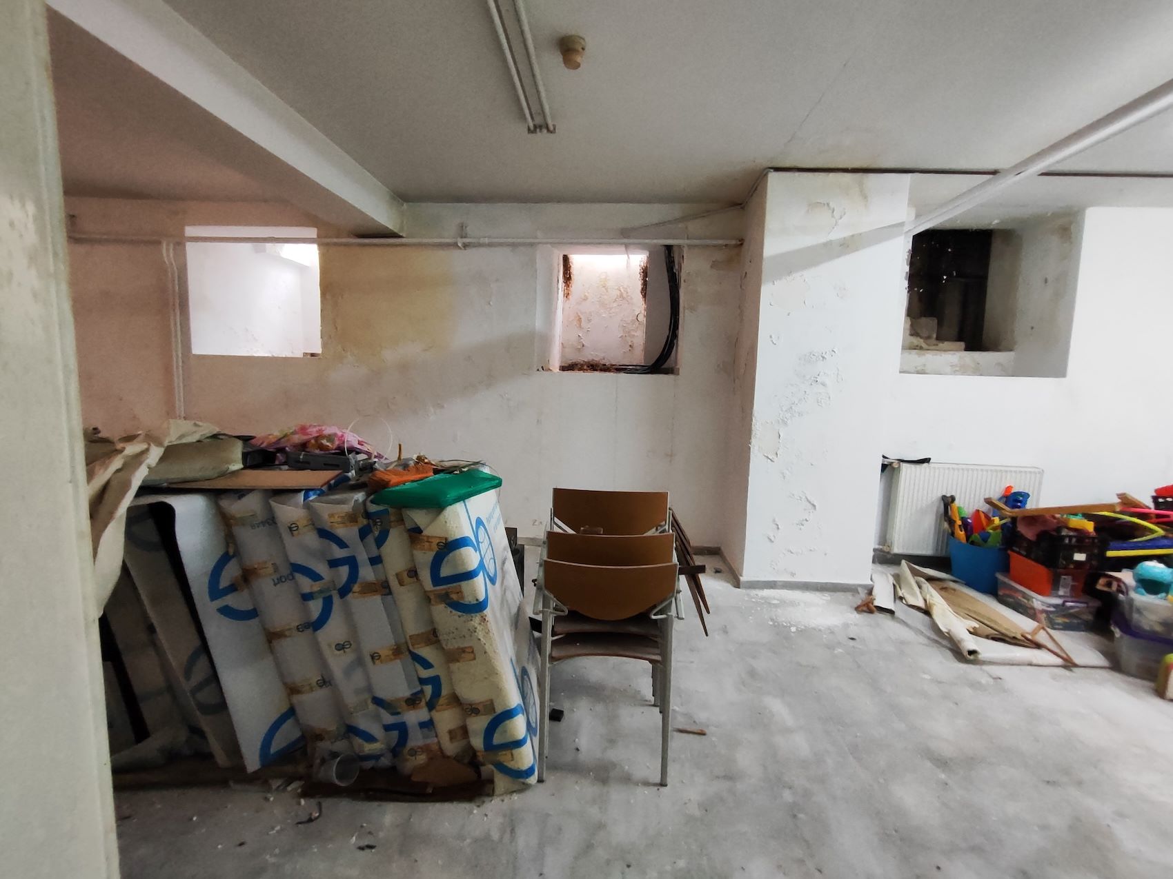 Το εσωτερικο του κτηρίου πριν την αποκατάσταση