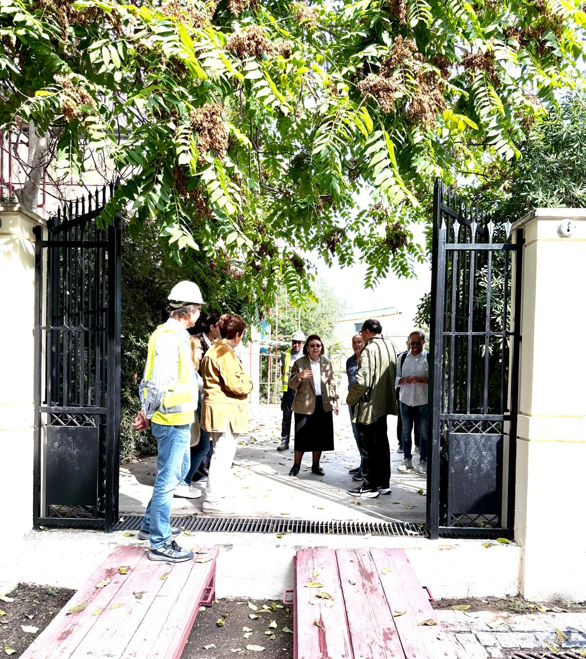 Η έξοδος από το κτήριο