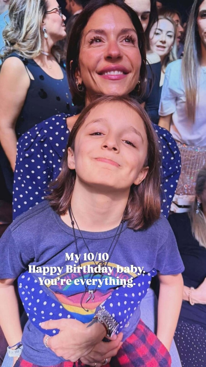 Η Σοφία Καρβέλα με τον γιο της, Νέστορα