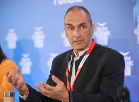 Ο Νίκος Χαραλαμπίδης, γενικός διευθυντής στο ελληνικό γραφείο της Greenpeace