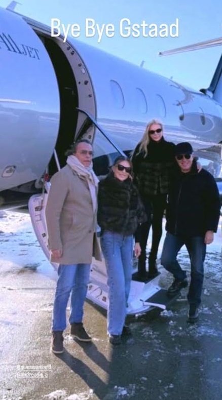 Απο δεξιά προς αριστερά: Ανδρέας Ανδρεάδης, Aline Ανδρεάδη, Ella Krasner και Gilles Mansard σε φωτογραφικό enstantané, λίγο πριν την αναχώρηση τους από το Gstaad