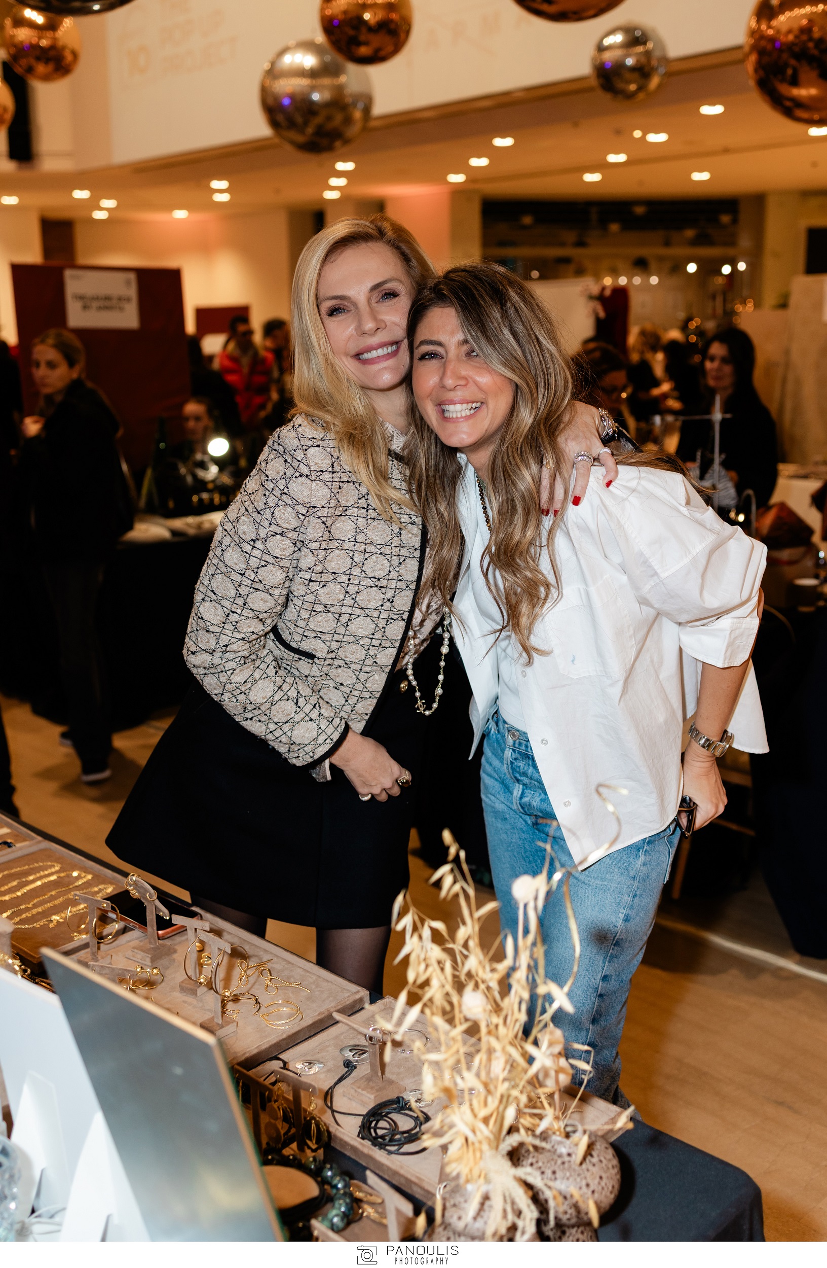 Έμυ Λιβανίου, Αντωνία Καρρά