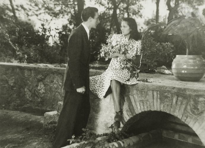 Τζον Αυγερινός, Στέλλα Γκρέκα