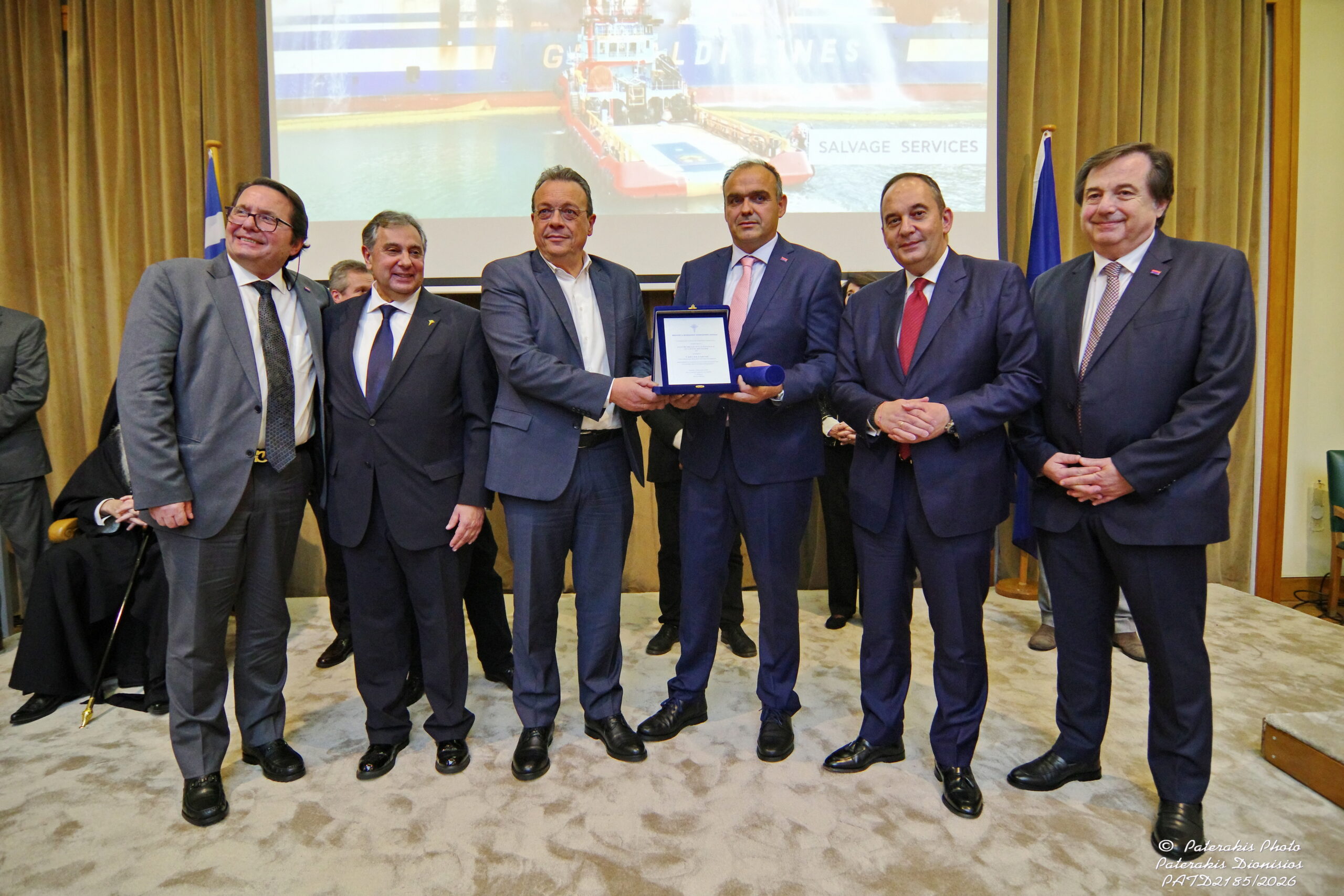 Στιγμιότυπο από την κοπή της πρωτοχρονιάτικης πίτας του ΕΒΕΠ τo 2026 