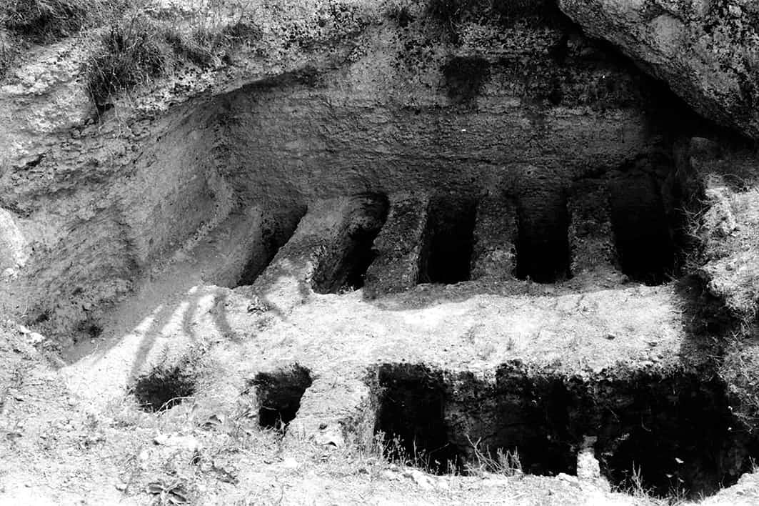 Εσωτερικό του τάφου στη Λακήθρα Κεφαλονιάς