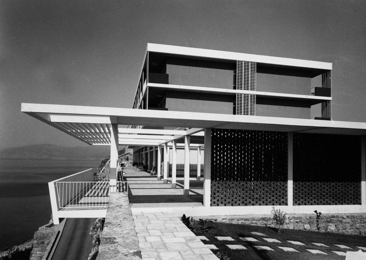 Όψη του ξενοδοχείου στην έναρξη της λειτουργίας του 