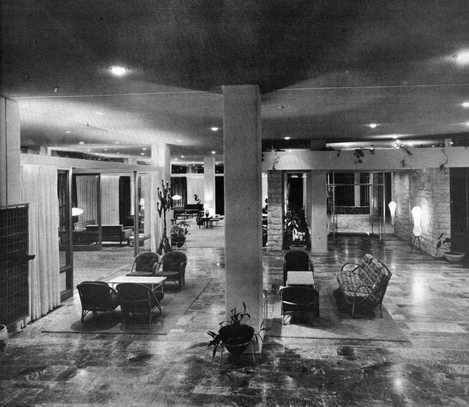 Η είσοδος και ο χώρος υποδοχής του ξενοδοχείου