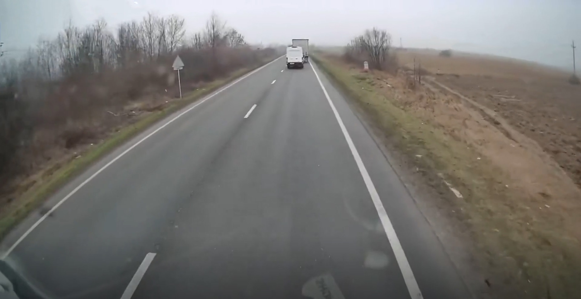 Τη στιγμή που το βαν ξεκινά να φαίνεται στην εικόνα η νταλίκα δε φαίνεται