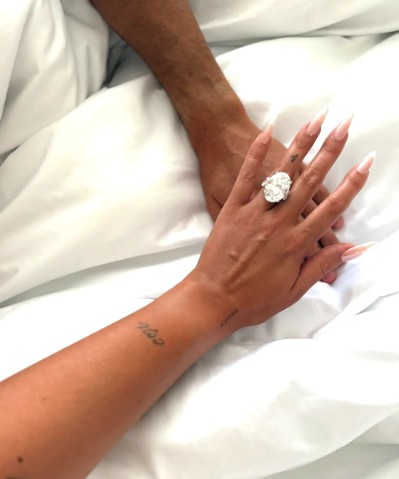 Το εντυπωσιακό δαχτυλίδι αρραβώνων της