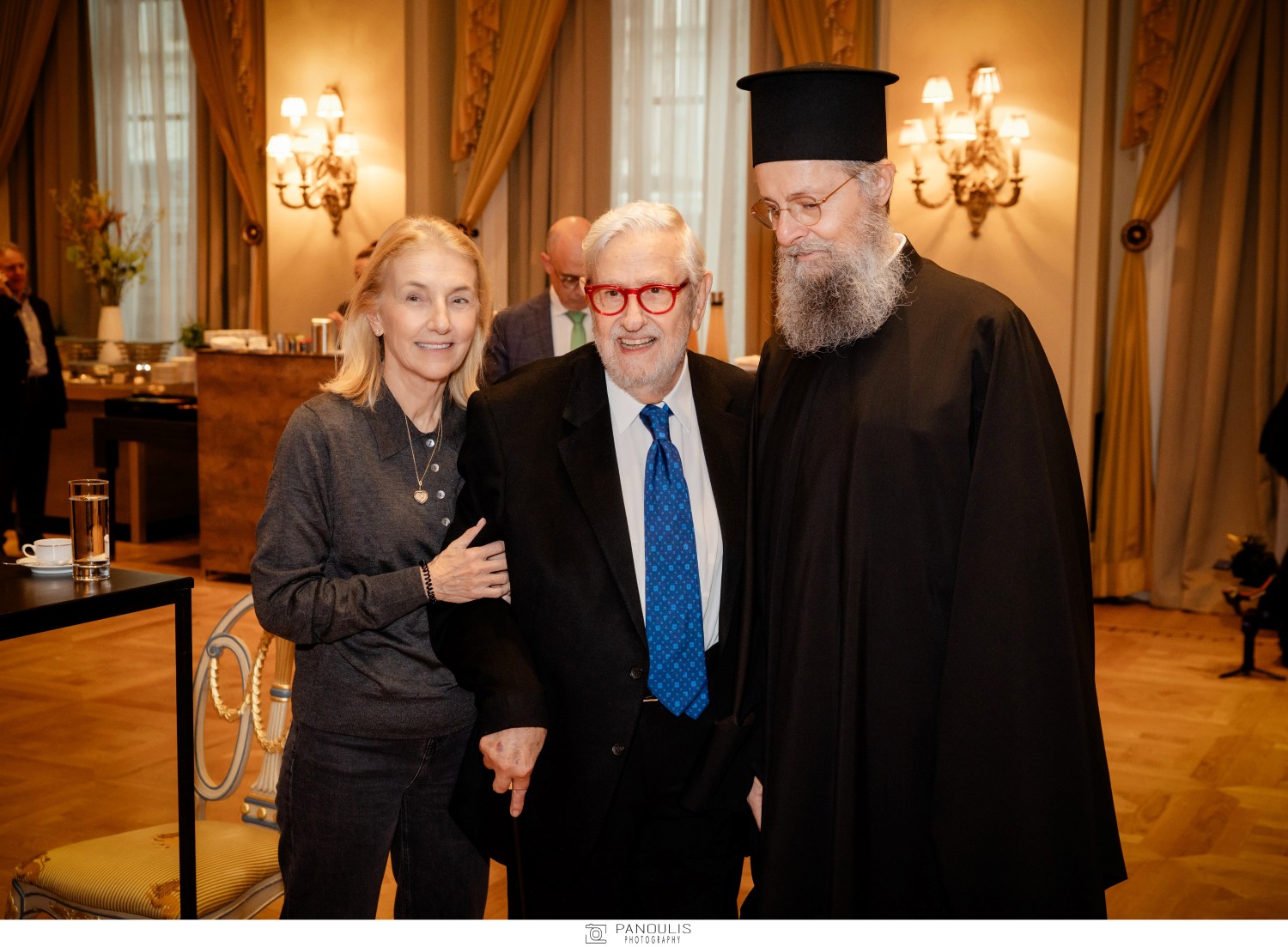 Αλεξάνδρα Μαρτίνου, Κώστας Καίσαρης, Επίσκοπος Τανάγρας Απόστολος