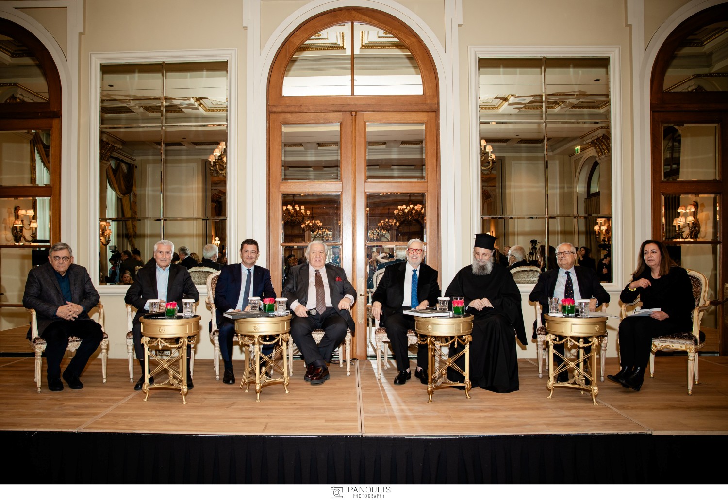 Το πάνελ της παρουσίασης, από αριστερά: Τάκης Χατζής, Βαγγέλης Χρόνης, Αντώνης Σρόϊτερ, Μπίλλυ Δασκαλάκης, Κώστας Καίσαρης, Επίσκοπος Τανάγρας Απόστολος, Ανδρέας Δρυμιώτης, Γεωργία Πανσέληνα, συγγραφέας του βιβλίου