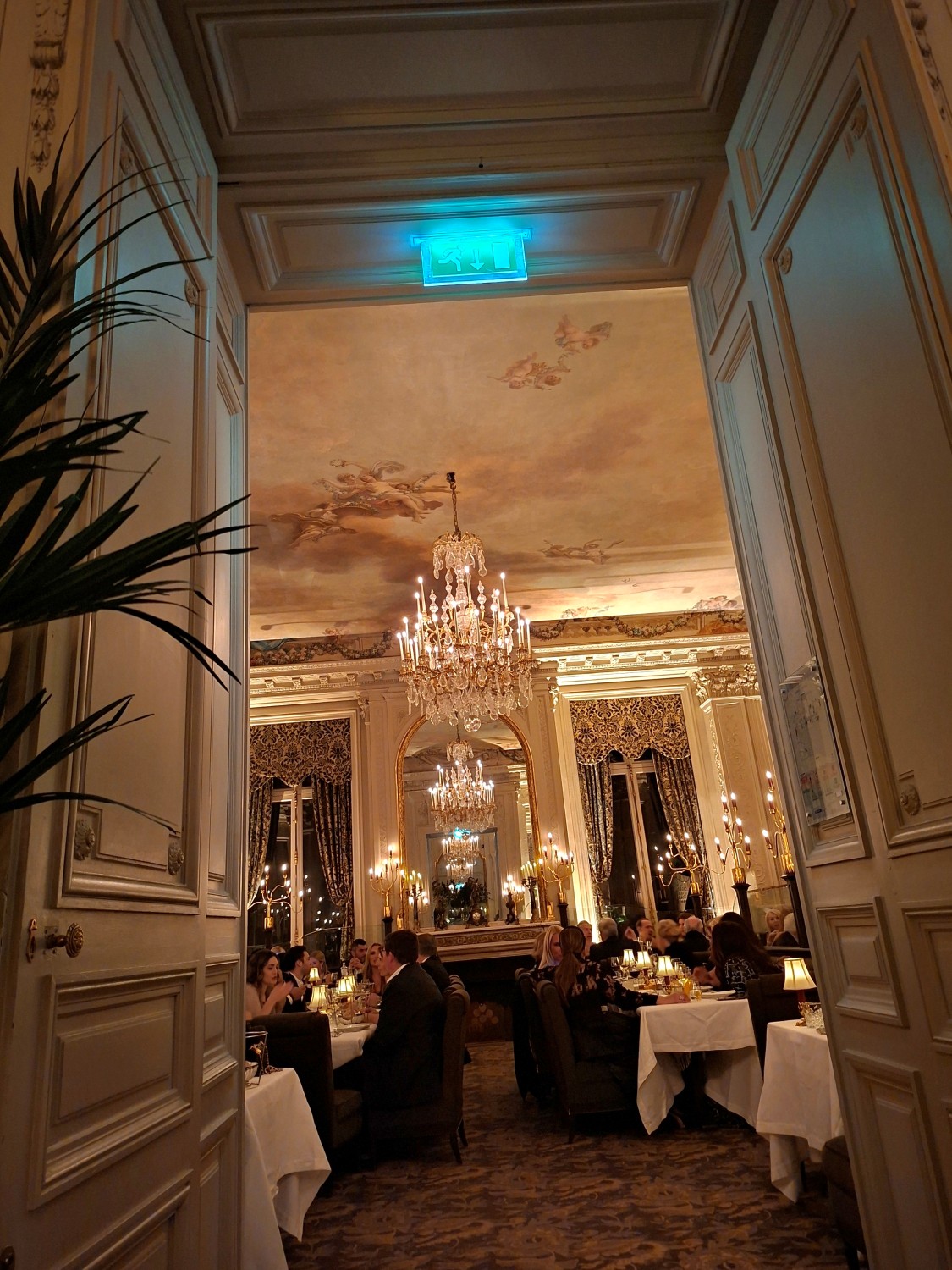 Μια από τις αιθουσες του Baronne