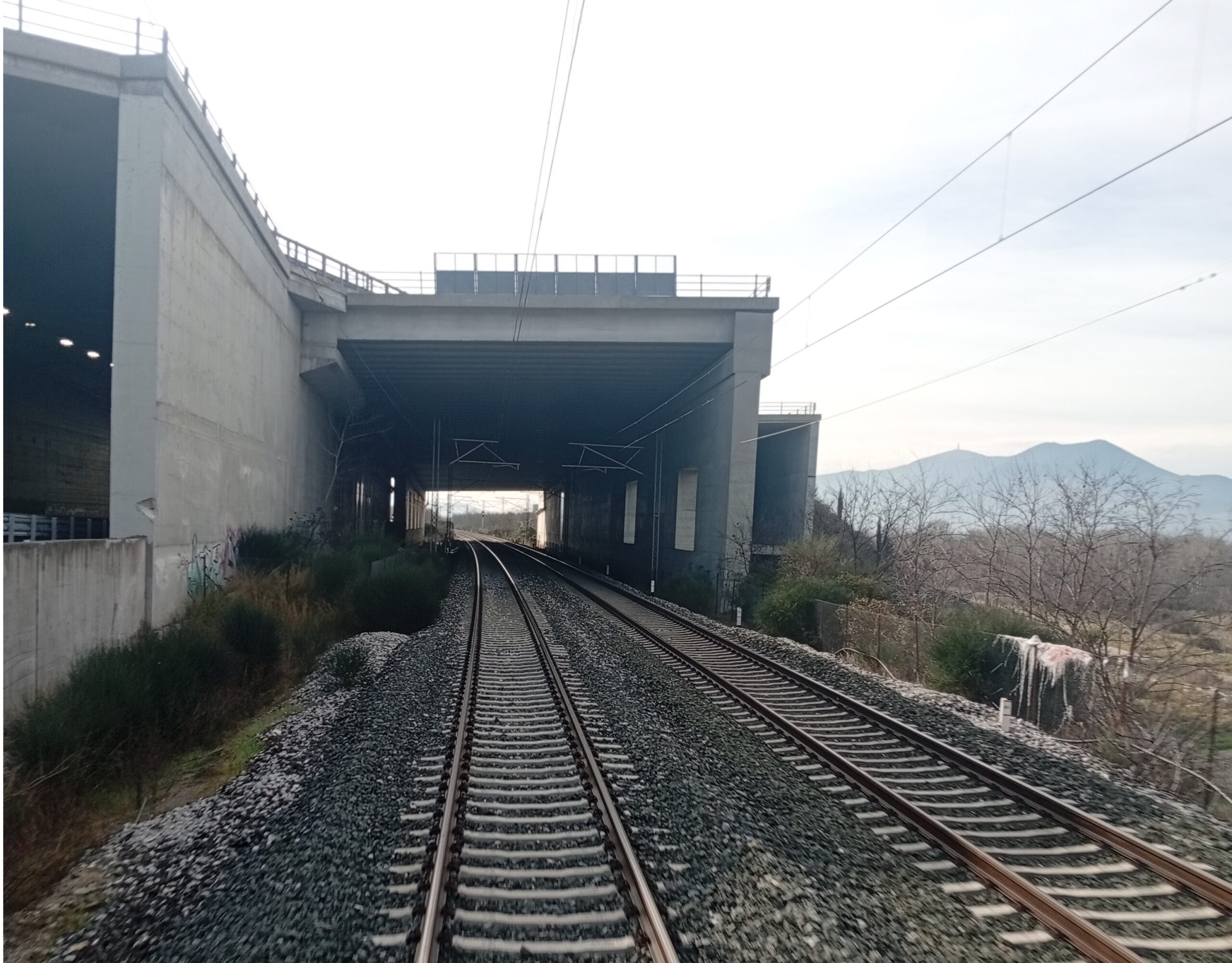 Στιγμιότυπο από το σημείο του μοιραίου δυστυχήματος, τρία χρόνια μετά. Πηγή: mononews.gr