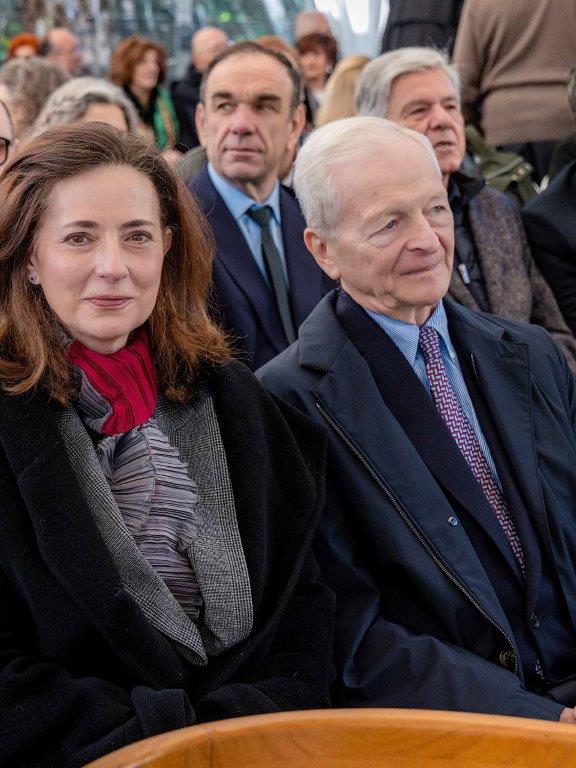 Ο Πρόεδρος της χαλυβουργίας Ελλάδος Νίκος Μάνεσης, η περιφερειακή σύμβουλος Βορείου Τομέα Λουκία Κεφαλογιάννη, διακρίνεται ο πρώην Δήμαρχος Κηφισιάς Νίκος Χιωτάκης