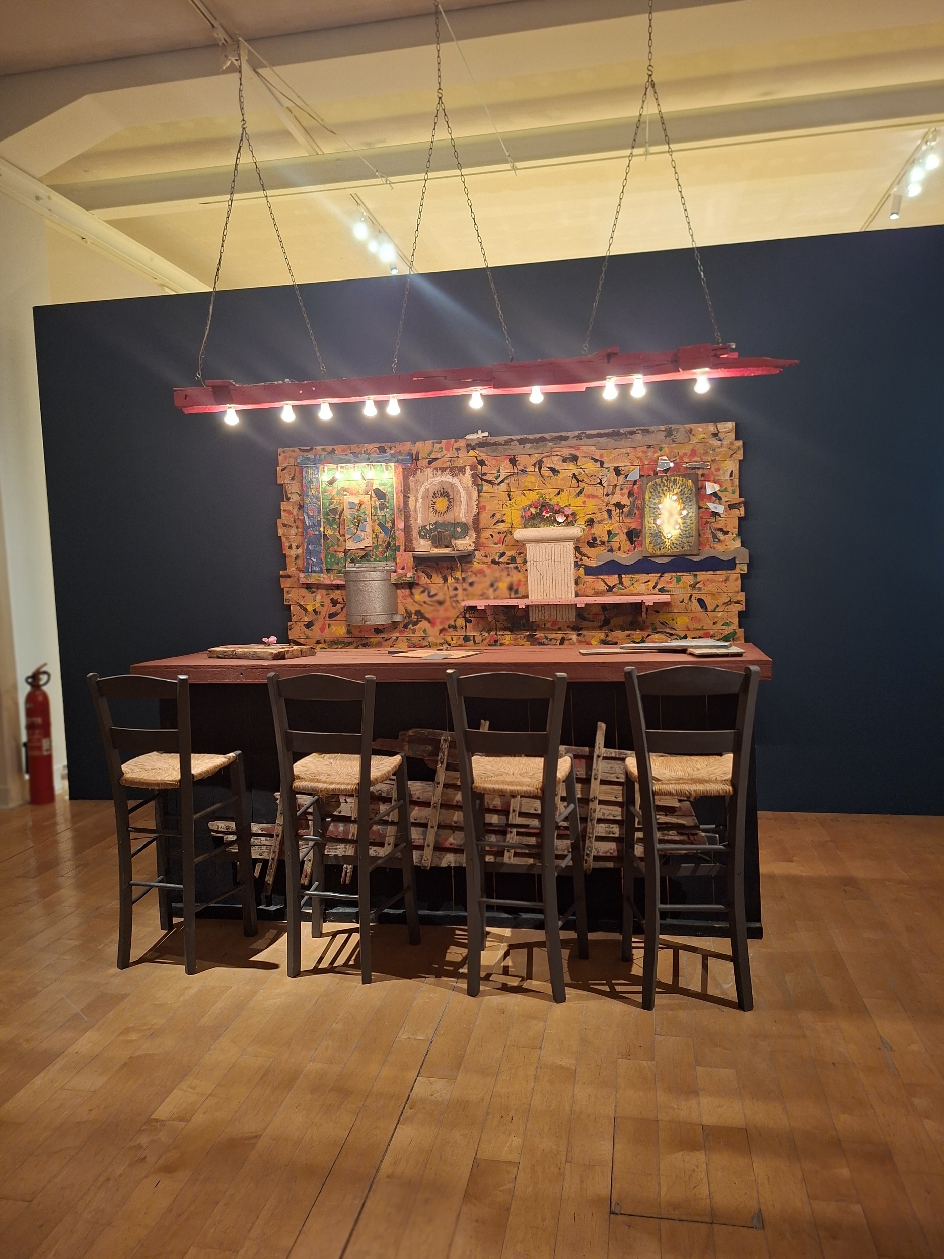 Ένα από τα έργα του Ακριθάκη