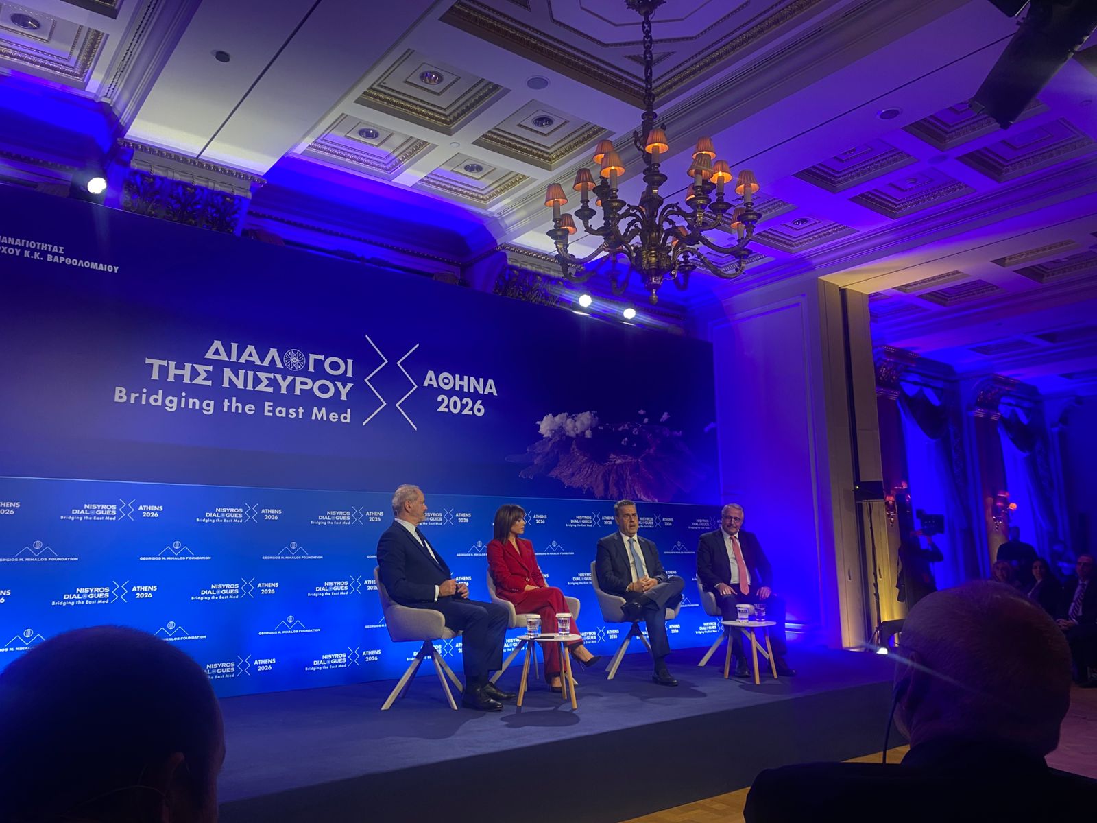 Η φωτογραφία θα μπορούσε να έχει τίτλο: «Περιμένοντας την Κίμπερλι»