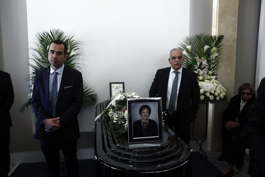 Το φέρετρο με τη σορό της πρώην πρoέδρου της Βουλής, Άννας Ψαρούδα - Μπενάκη, κατά τη διάρκεια της κηδείας στο Α ' Νεκροταφείο, Αθήνα Τετάρτη 18 Φεβρουαρίου 2026 / ΑΠΕ ΜΠΕ/ΓΙΑΝΝΗΣ ΚΟΛΕΣΙΔΗΣ