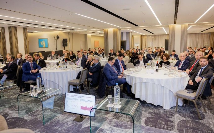 Στελέχη παρακολουθούν το 18 ο Annual Forecast Dinner