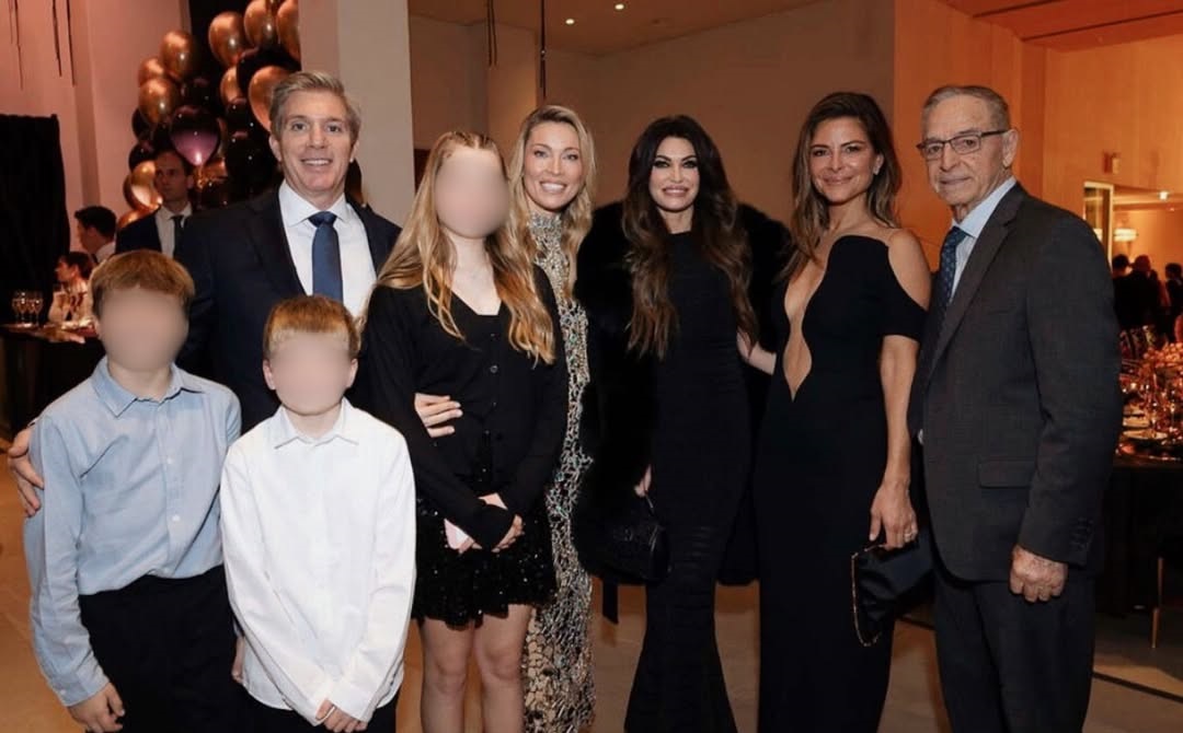 Ο Λέων Πατίτσας με τη Μαριέττα Χρουσαλά και τα παιδιά τους, η Κίμπερλι Γκίλφοϊλ, η Μαρία Μενούνος με τον πατέρα της, Κωνσταντίνο Μενούνο