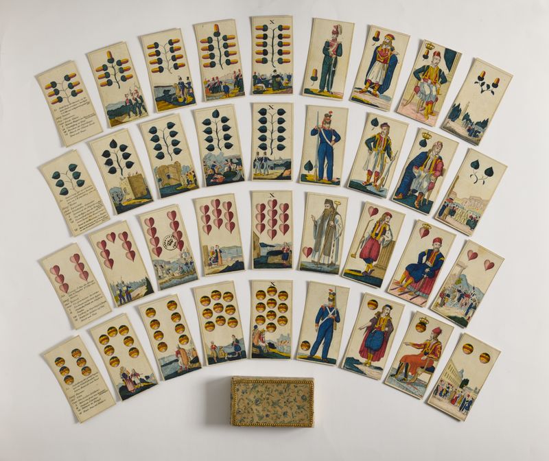 Γερμανική τράπουλα με Έλληνες αγωνιστές, Βαυαρούς στρατιώτες και σκηνή της καταστροφής του Μεσολογγίου. Συλλογή Θόδωρου Θεοδώρου