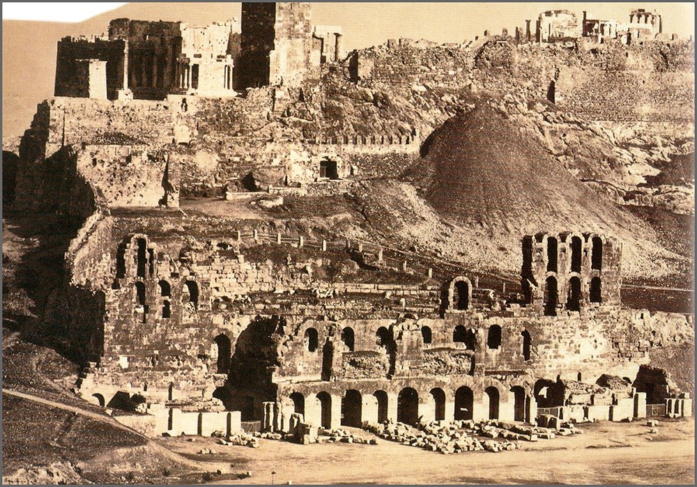 Η αποχωμάτωση του εσωτερικού του Ηρωδείου μόλις έχει ολοκληρωθεί (1858)