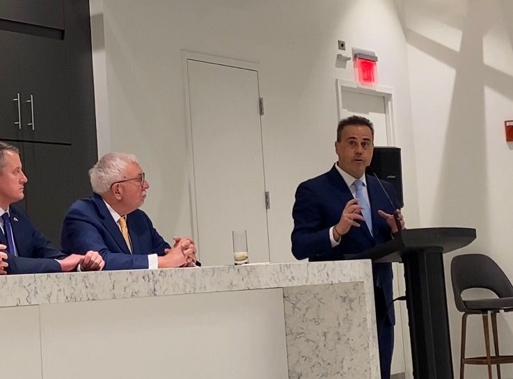 O Σταύρος Παπασταύρου μιλά στην Ουάσιγκτον