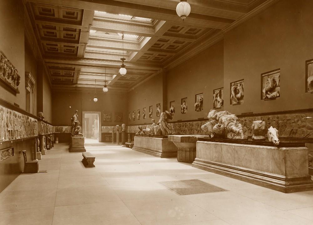 Έκθεση των Γλυπτών του Παρθενώνα στην αίθουσα 17 του Βρετανικού Μουσείου, το 1923