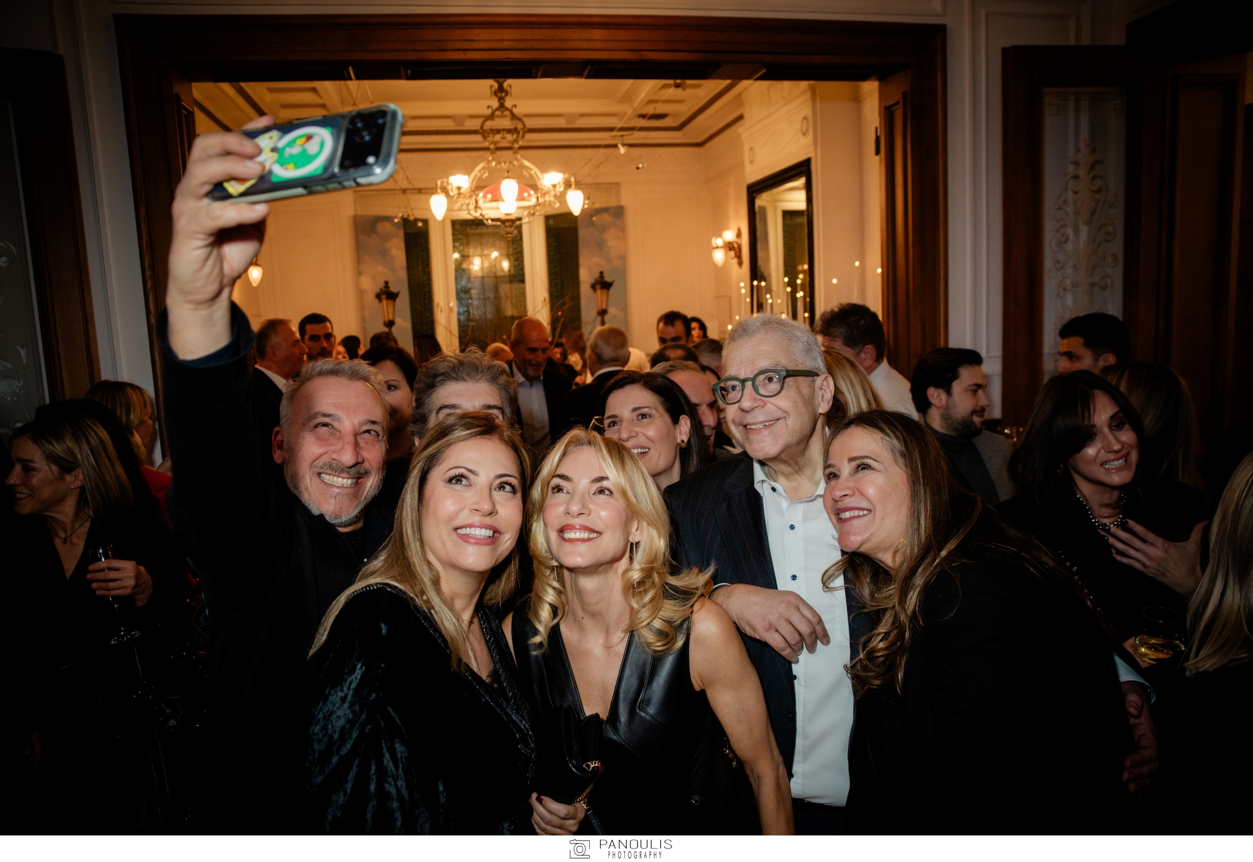 Μίνως Μάτσας, Κώστας Βαρώτσος, Φλέρυ Αγίου, Νέλλυ Βαρώτσου, Ντένη Βαχλιώτη, Αντώνης Οικονόμου, Αννα Ροκοφύλλου