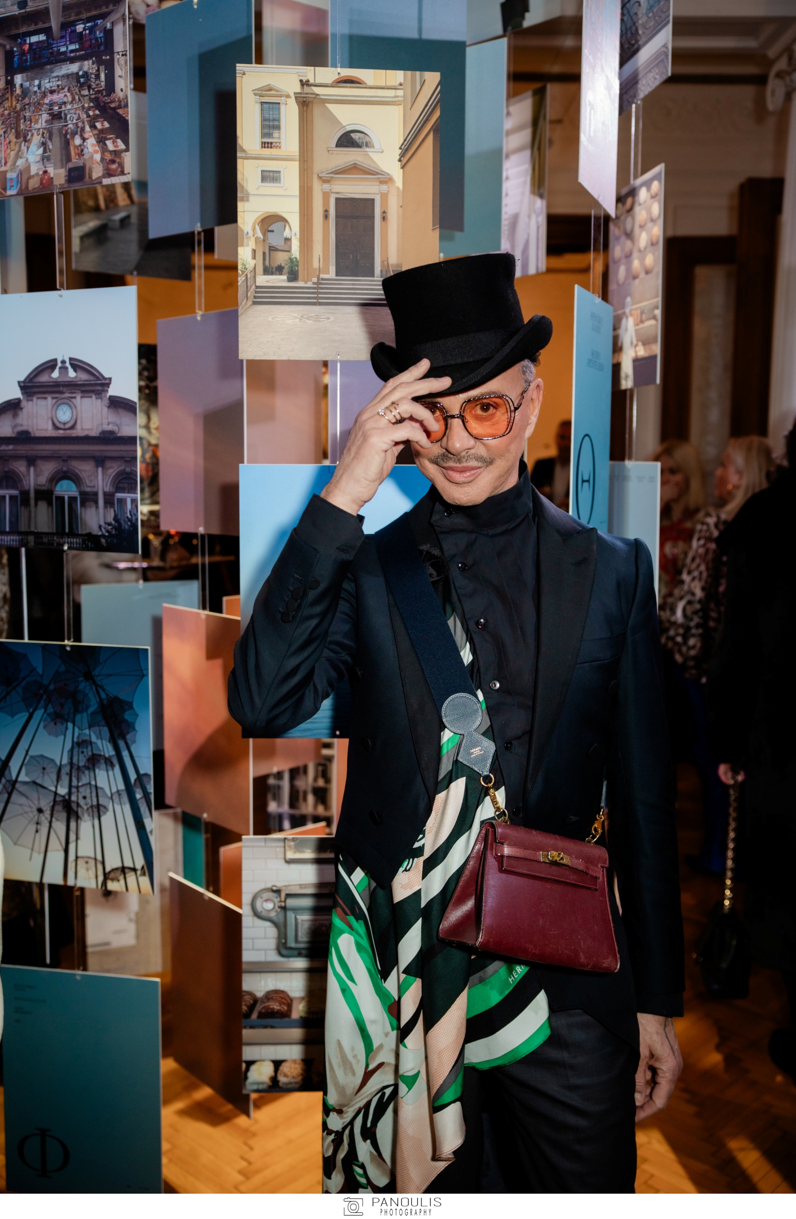 Λάκης Γαβαλάς