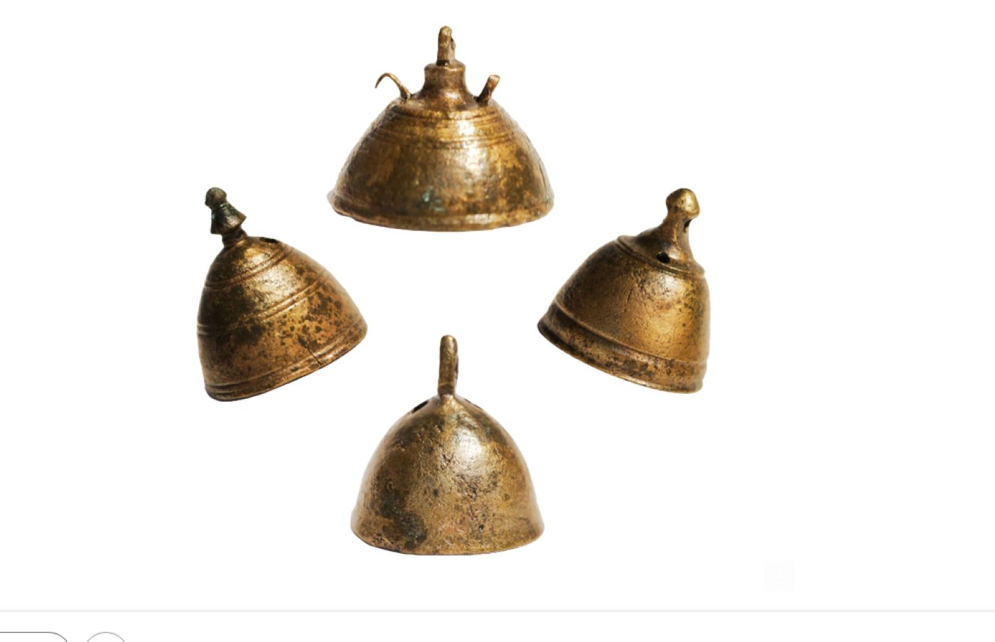Μικρά, χάλκινα κουδουνάκια από την αρχαία Όλυνθο (4ος π.Χ. αιώνας)