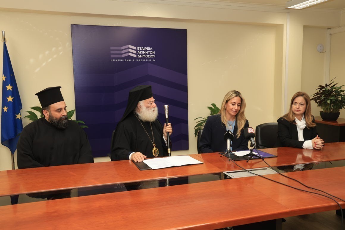 Ο Θεοφιλέστατος Επίσκοπος Μαρεώτιδος, κ. Δαμασκηνός - Πατριαρχικός Επίτροπος Αλεξανδρείας, ο Μακαριώτατος Πάπας και Πατριάρχης Αλεξανδρείας και πάσης Αφρικής, κ.κ Θεοδώρος Β', η διευθύνουσα σύμβουλος της ΕΤΑΔ κυρία Ηρώ Χατζηγεωργίου, η Διευθύντρια Property Development & Disposition της ΕΤΑΔ, κυρία Χριστίνα Κυριακοπούλου.