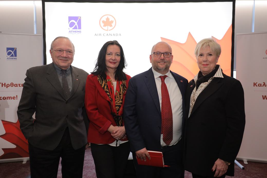 Από αριστερά: κ. Κωνσταντίνος Κατσιγιάννης, Πρόεδρος, Ελληνοκαναδικό Εμπορικό Επιμελητήριο, κ. Ιωάννα Παπαδοπούλου, Διευθύντρια Επικοινωνίας & Marketing, ΔΑΑ, κ. Stefano Casaregola, Air Canada- Regional Manager Italy, Greece & Cyprus και η Σαπφώ Τριαντάρη, Business Development Manager, Air Canada
