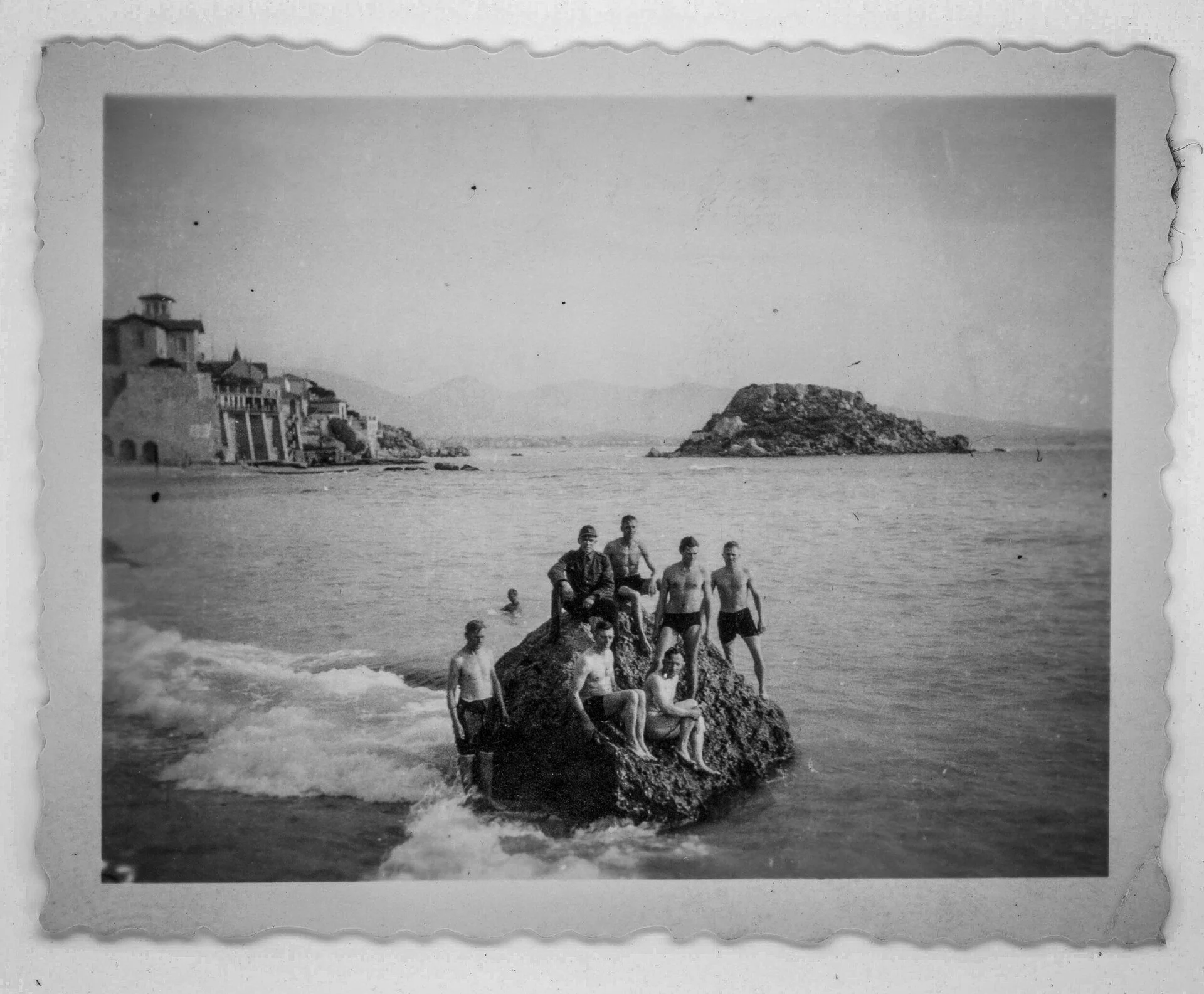 Εκδρομή Γερμανών στρατιωτών στη θάλασσα