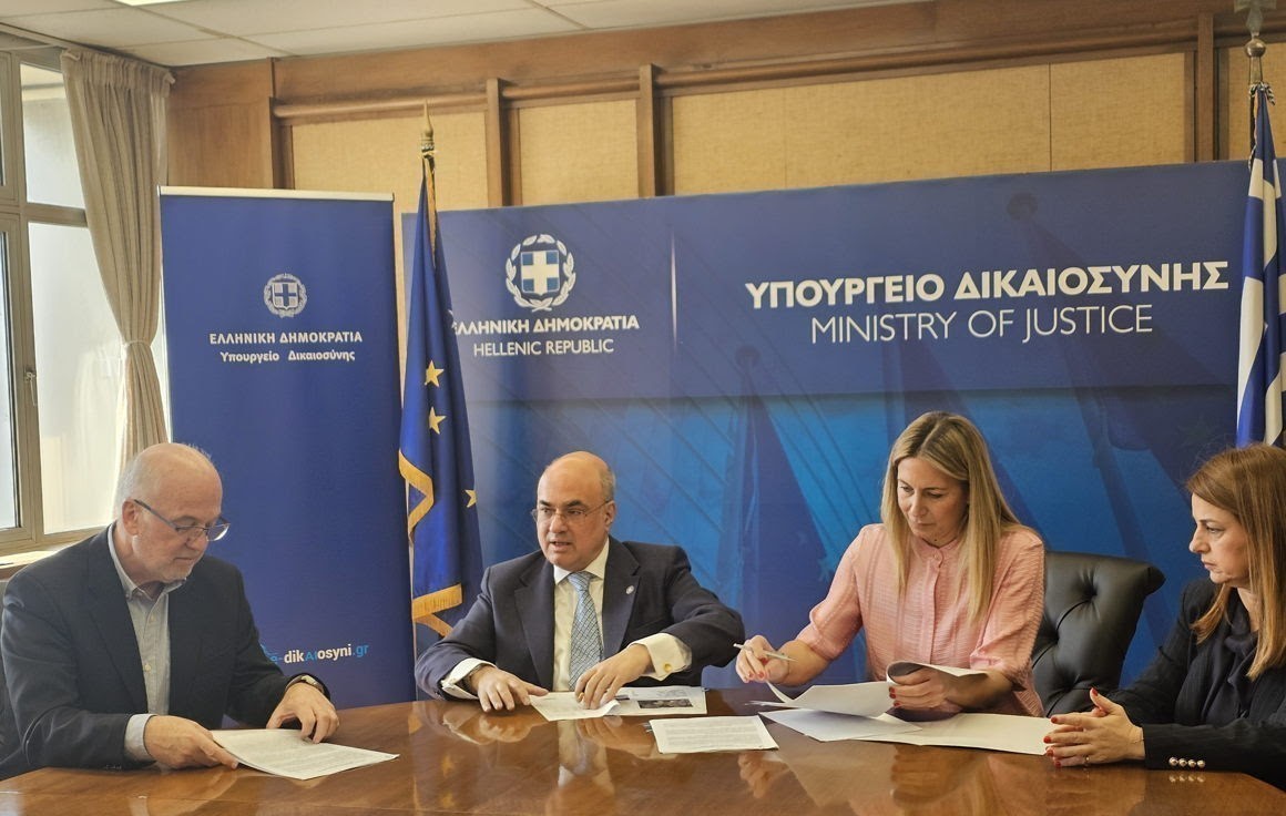 ο Γενικός Γραμματέας Δικαιοσύνης, κ. Πελοπίδας Λάσκος, ο Υπουργός Δικαιοσύνης, κ. Γιώργος Φλωρίδης, η Διευθύνουσα Σύμβουλος της ΕΤΑΔ, κυρία Ηρώ Χατζηγεωργίου και η Διευθύντρια Property Development & Disposition της ΕΤΑΔ, κυρία Χριστίνα Κυριακοπούλου