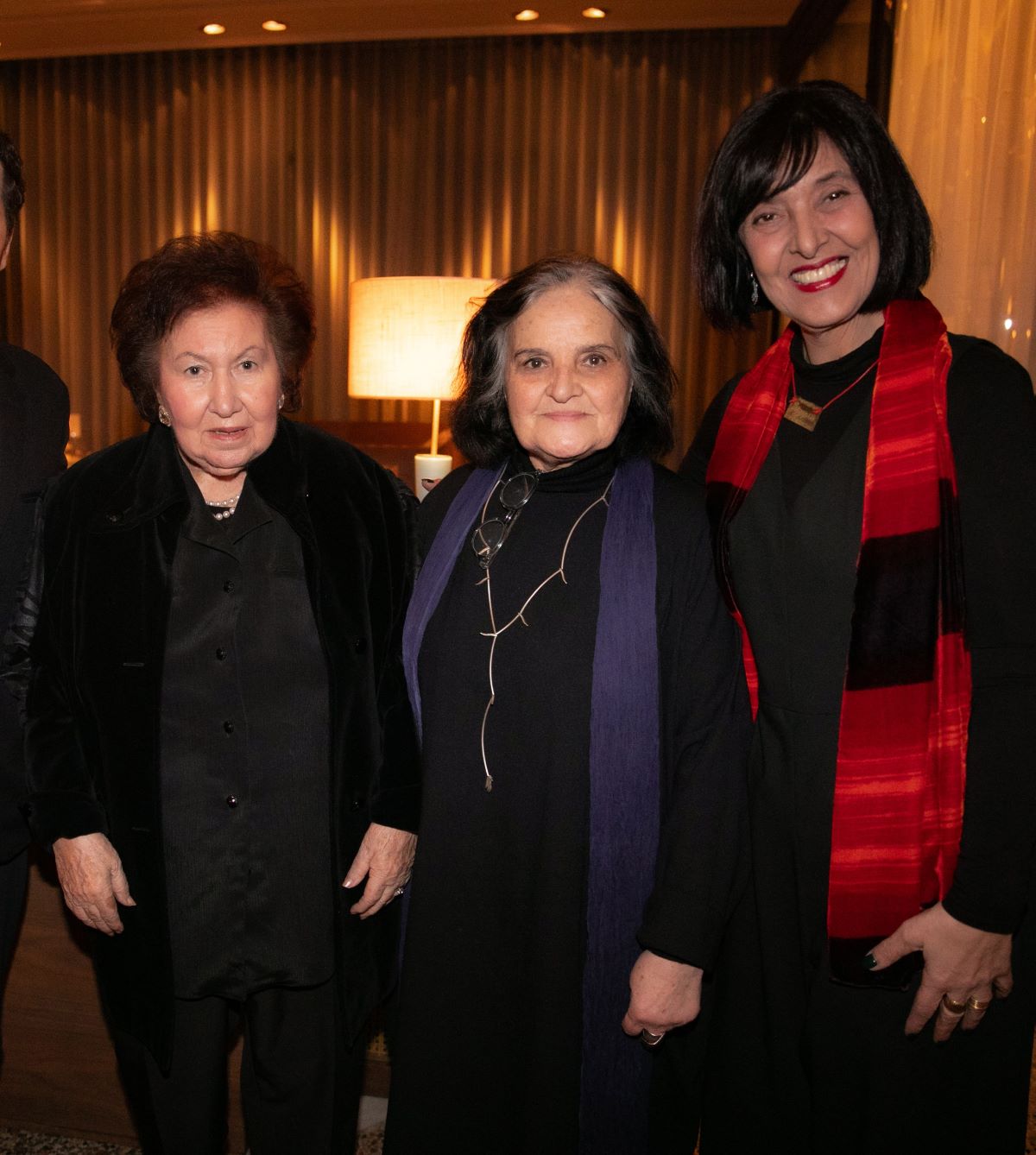 2. Αικατερίνη Τζιτζικώστα, Αγγέλα Γιαννακίδου, Ντόρα Βυζοβίτη