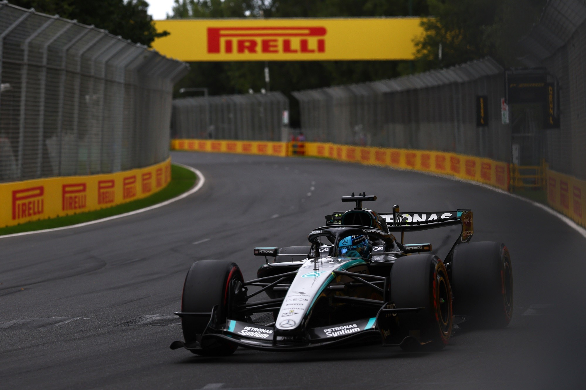 MELBOURNE, AUSTRALIA - MARCH 07: George Russell of Great Britain driving the (63) Mercedes AMG Petronas F1 Team W17 on track during qualifying ahead of the F1 Grand Prix of Australia at Albert Park Grand Prix Circuit on March 07, 2026 in Melbourne, Australia. (Photo by Alastair Staley/LAT Images)