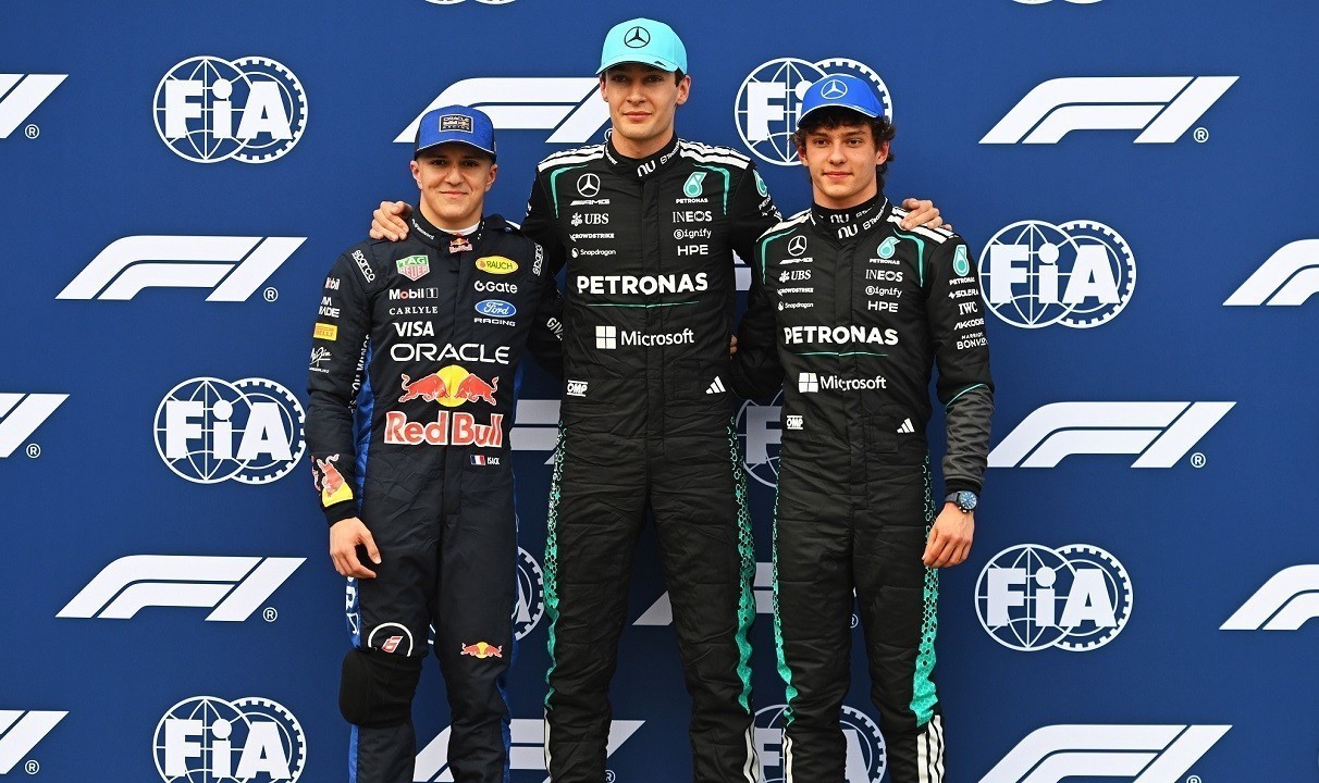 MELBOURNE, AUSTRALIA - MARCH 07: Pole position qualifier George Russell of Great Britain and Mercedes AMG Petronas F1 Team, Second placed qualifier Andrea Kimi Antonelli of Italy and Mercedes AMG Petronas F1 Team and Third placed qualifier Isack Hadjar of France and Oracle Red Bull Racing pose for a photo in parc ferme during qualifying ahead of the F1 Grand Prix of Australia at Albert Park Grand Prix Circuit on March 07, 2026 in Melbourne, Australia. (Photo by Rudy Carezzevoli/Getty Images)