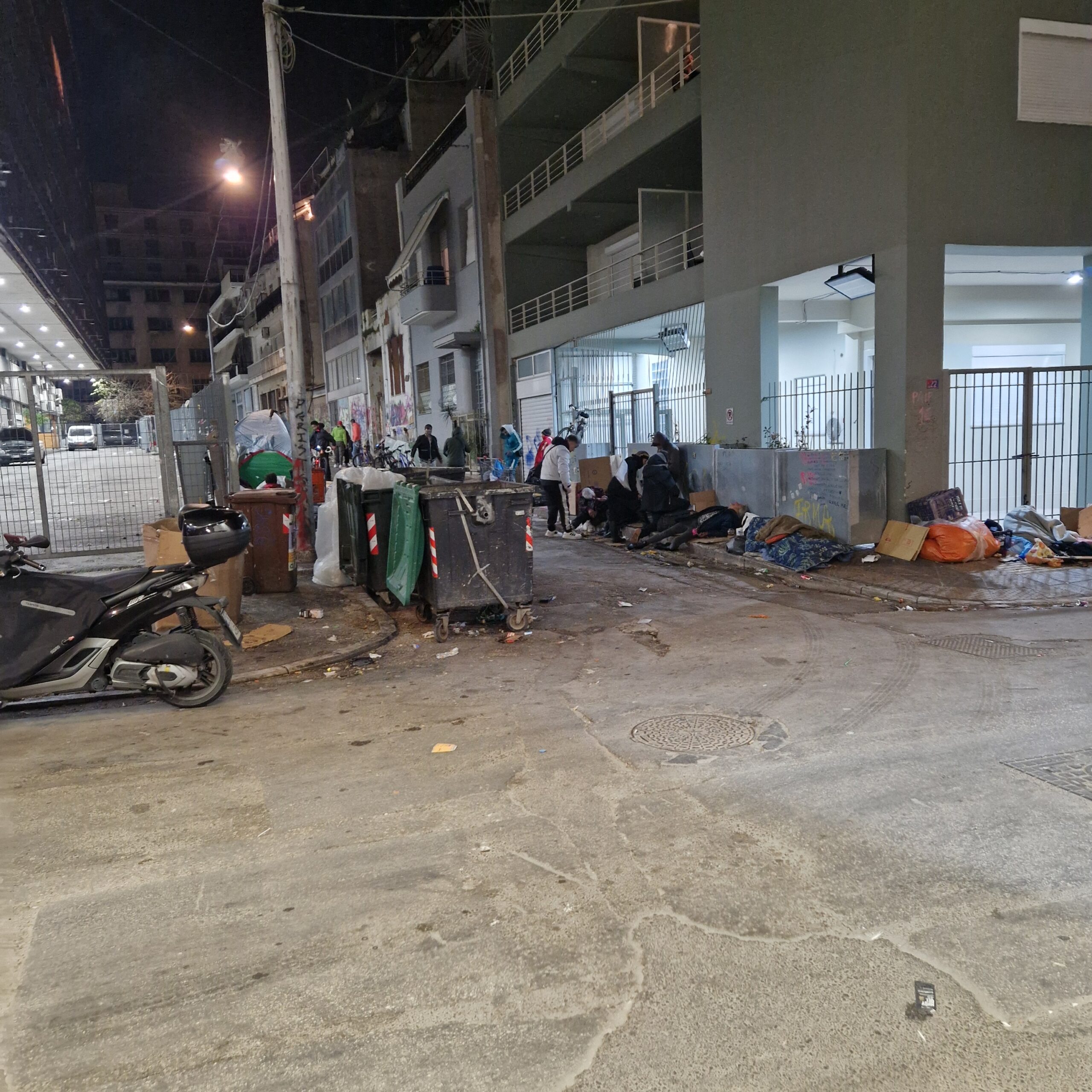 Εικόνες ντροπής, μπροστά τα μάτια της Αστυνομίας