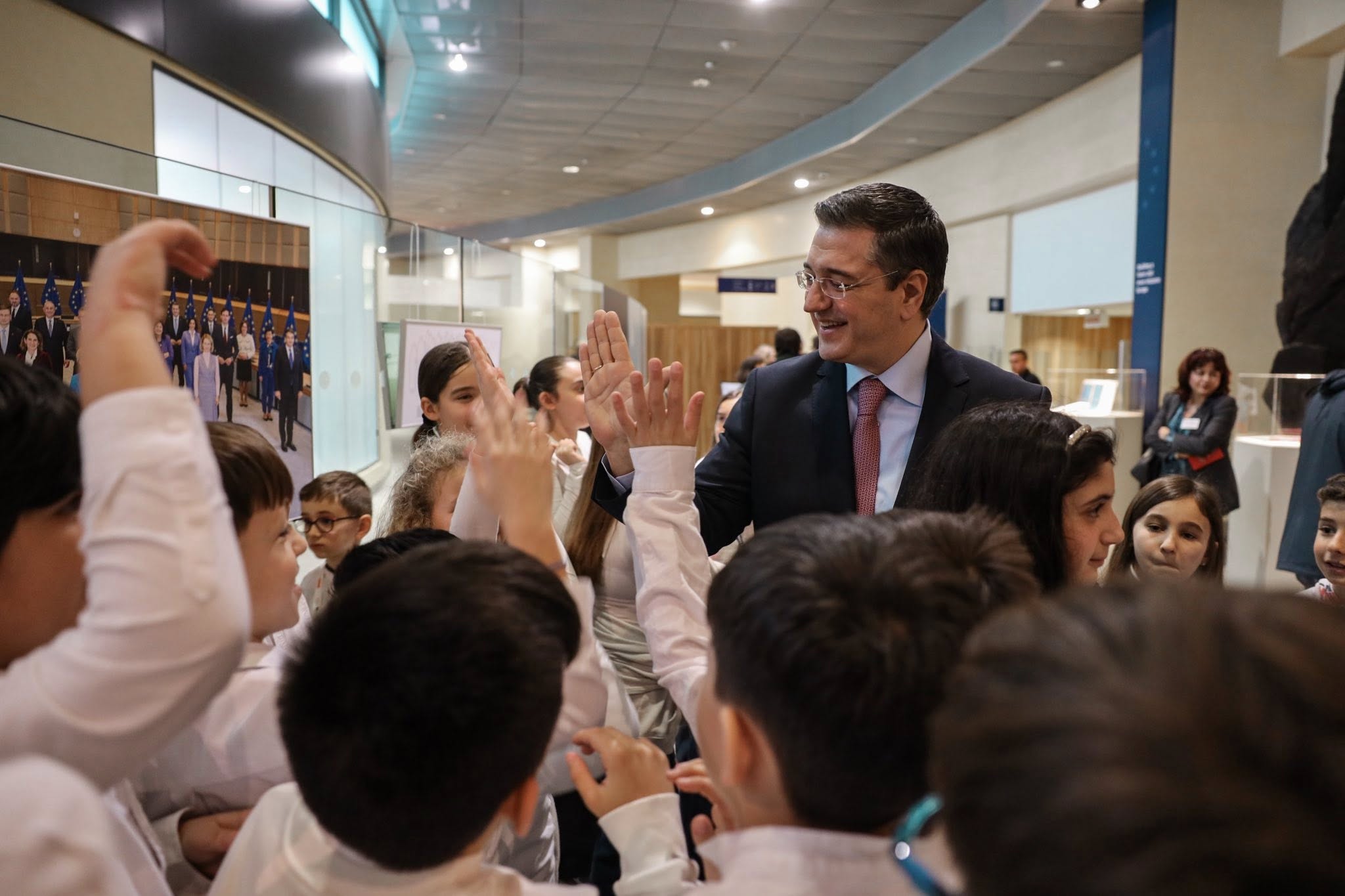 Απόστολος Τζιτζικώστας