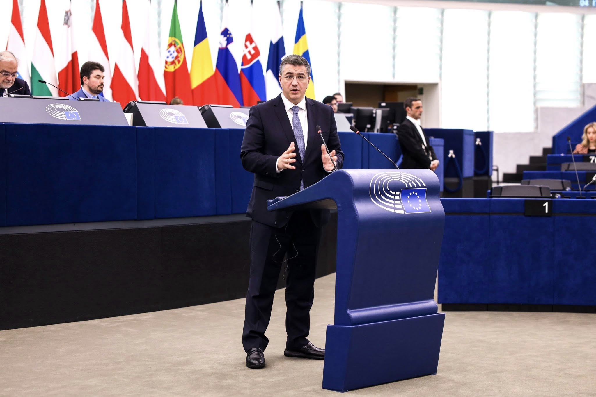 Απόστολος Τζιτζικώστας