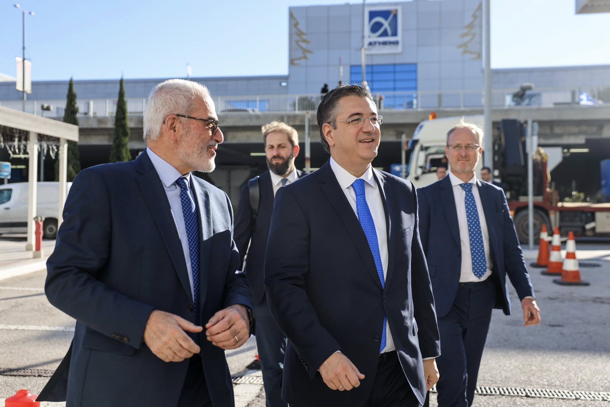 Απόστολος Τζιτζικώστας