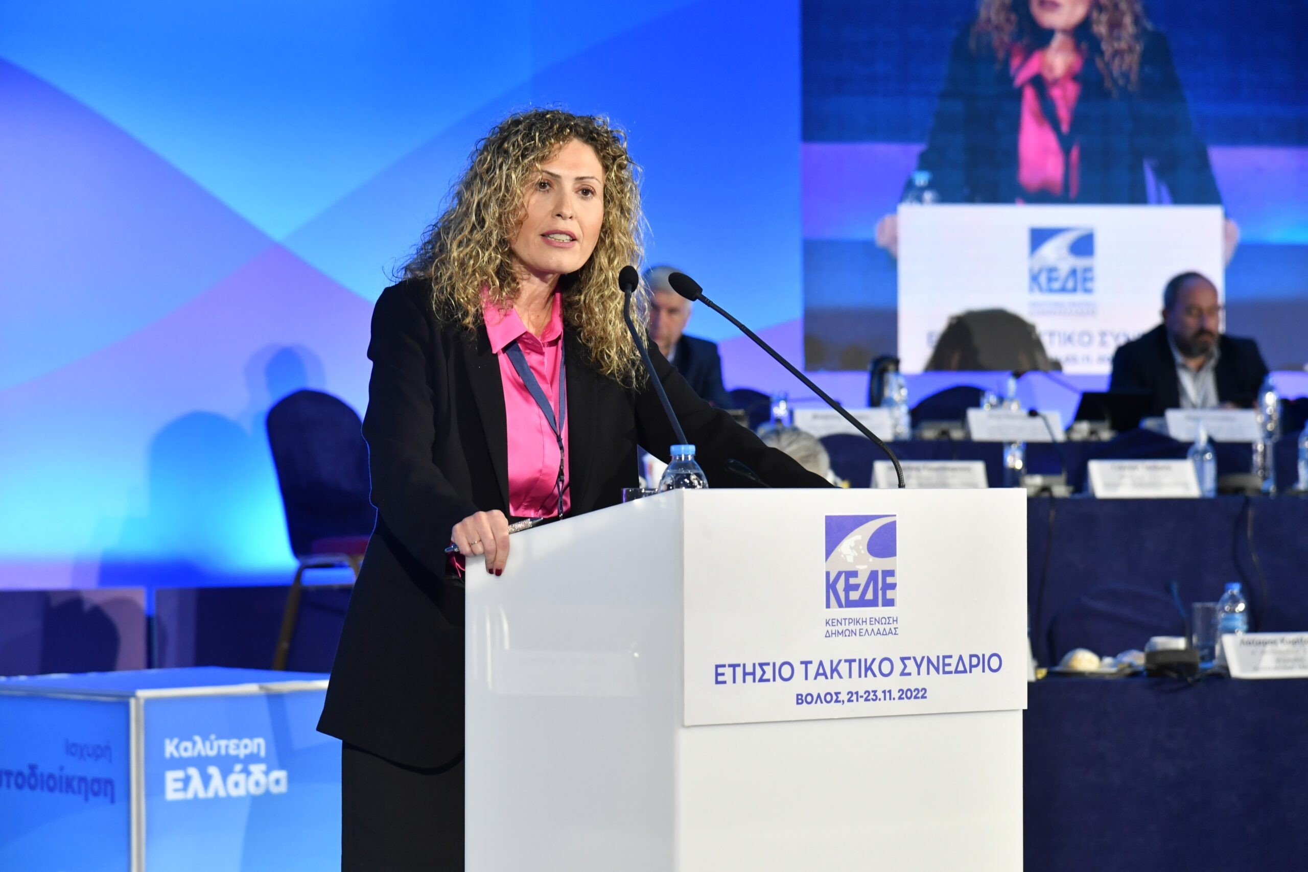 Κρίστη Αγαπητού, Αντιπρόεδρος του ΔΣ του ΟΣΕ (Σιδηρόδρομοι Ελλάδος ΜΑΕ), Επίκουρη Καθηγήτρια στο Πανεπιστήμιο Πειραιώς και δημοτική σύμβουλος στον δήμο Χαλανδρίου