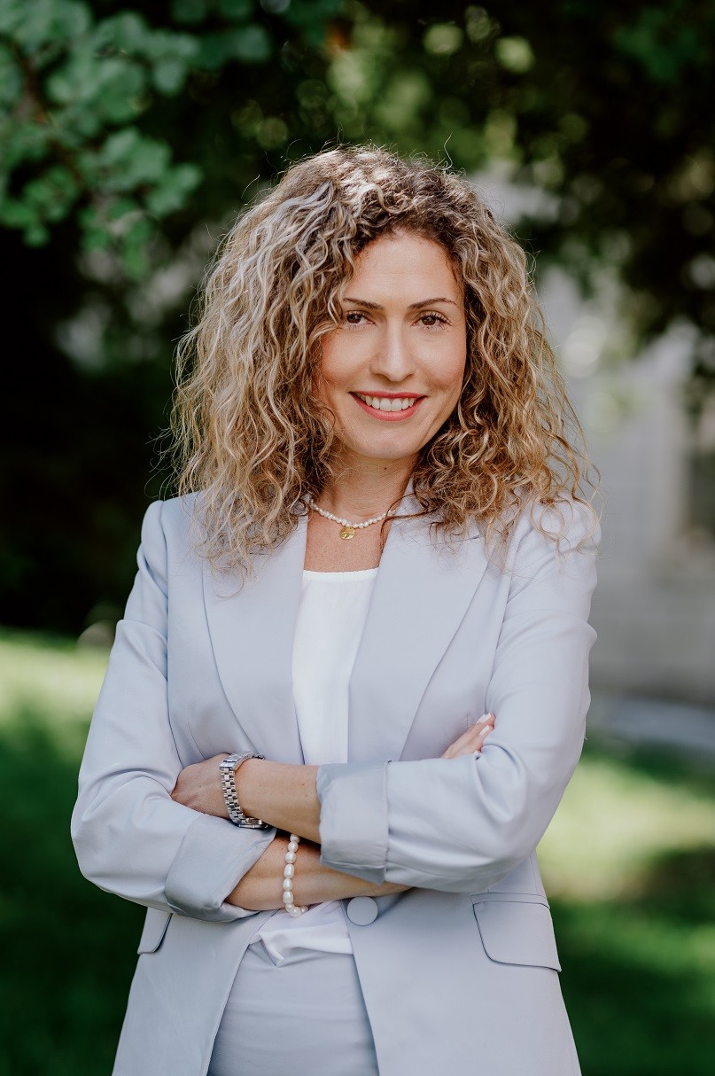 Κρίστη Αγαπητού, Αντιπρόεδρος του ΔΣ του ΟΣΕ (Σιδηρόδρομοι Ελλάδος ΜΑΕ), Επίκουρη Καθηγήτρια στο Πανεπιστήμιο Πειραιώς και δημοτική σύμβουλος στον δήμο Χαλανδρίου