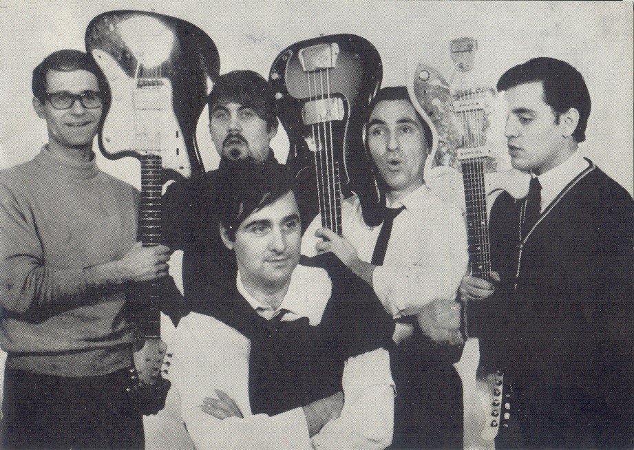 Το συγκρότημα «Φόρμινξ » με τον Βαγγέλη Παπαθανασίου