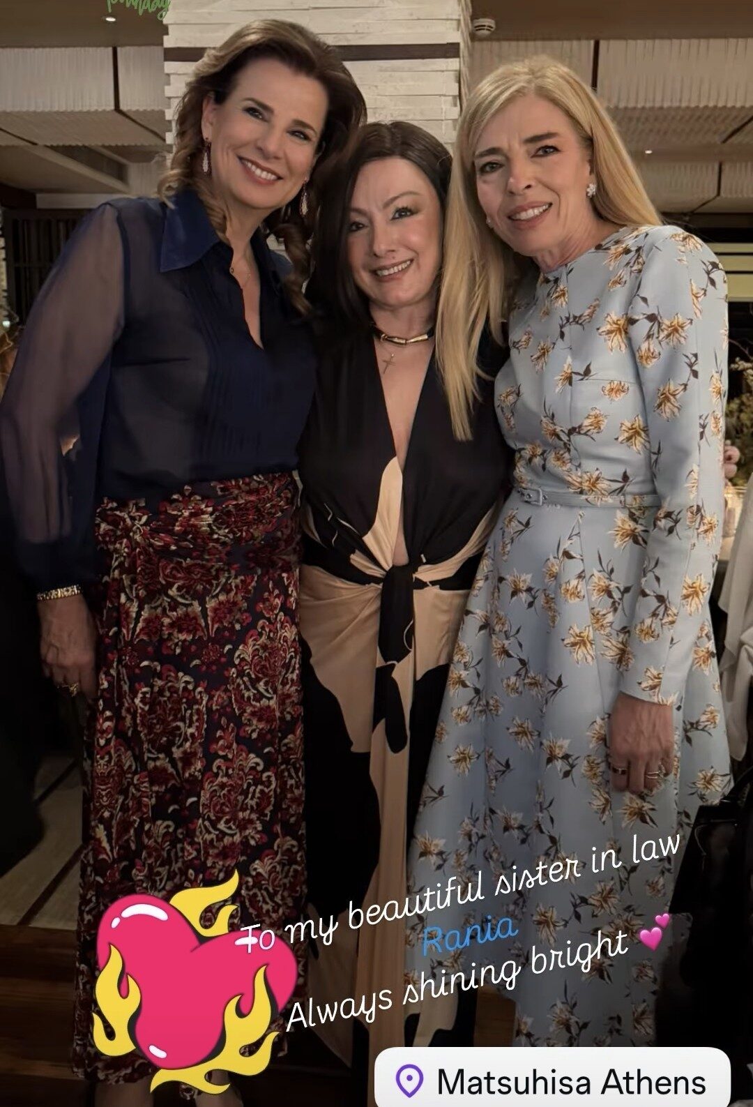 Ευχές από την Πέγκυ Φιλίππου για την νύφη της. Μαζί τους η Μαρία Κλάους