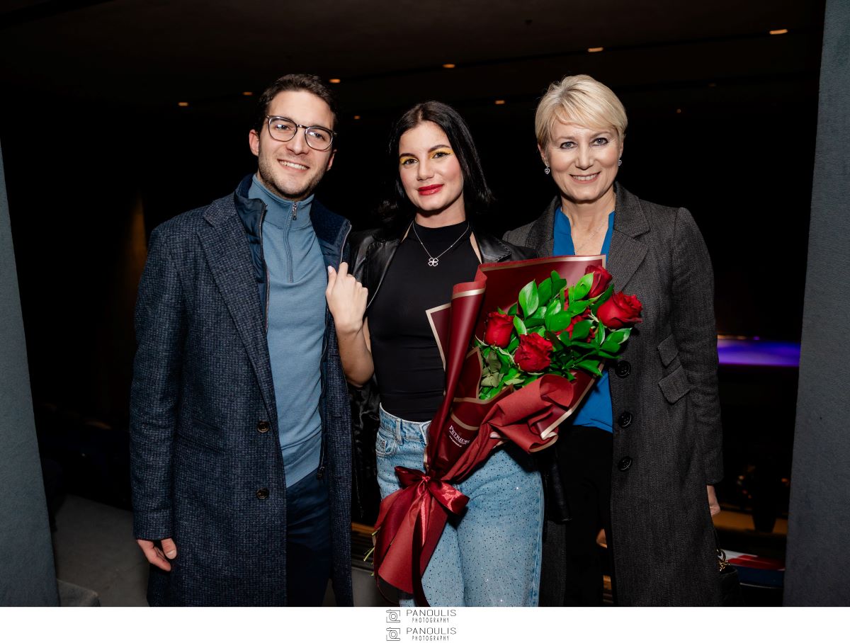 Η Νατάσα Παζαΐτη με τα παιδιά της, Αλέξανδρο και Αλίκη Καραμανλή